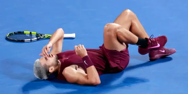 Video di Carlos Alcaraz che si fa male a Tokyo: paura in campo 1 Video Carlos Alcaraz si fa male a Tokyo durante il match contro Sebastián Báez