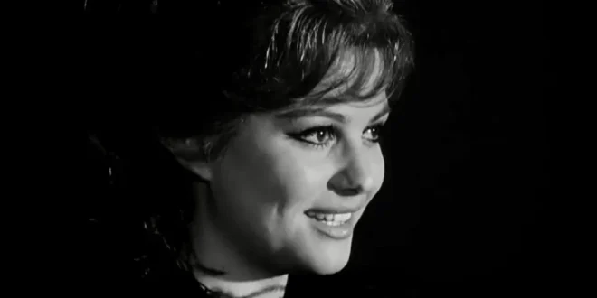 Morta Claudia Cardinale a 87 anni: addio alla diva senza tempo del cinema italiano 1 Claudia Cardinale in un ritratto recente, diva del cinema italiano