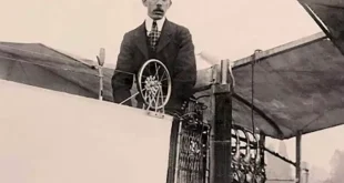 Alberto Santos-Dumont pilota la 14-bis nel primo volo ufficiale in Europa nel 1906 a Parigi
