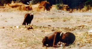 Bambino con avvoltoio in Sudan, foto di Kevin Carter vincitrice del Pulitzer 1994