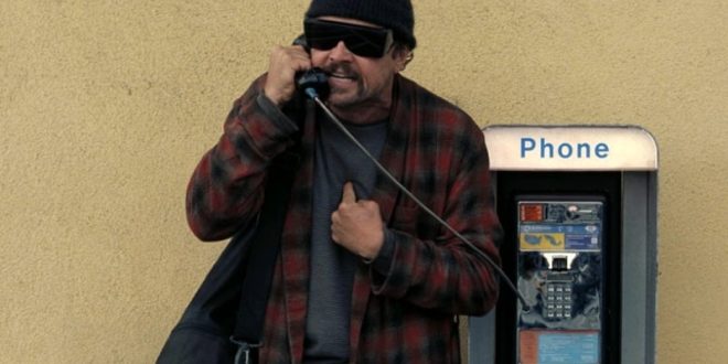 Una battaglia dopo l’altra : Paul Thomas Anderson e il cinema che non consola 1 Leonardo DiCaprio e Sean Penn in una scena del film Una battaglia dopo l’altra diretto da Paul Thomas Anderson, 2025.