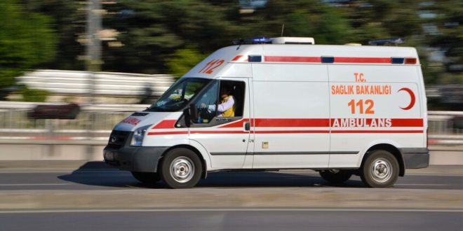 Terribile incidente in Turchia: l’auto si spezza in due, morto il conducente sul colpo 1 Terribile incidente in Turchia: auto si spezza in due, morto il conducente sul colpo