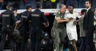 Vinícius tenta di colpire Lamine Yamal dopo Real Madrid-Barcellona 2-1 nel Clasico 2025