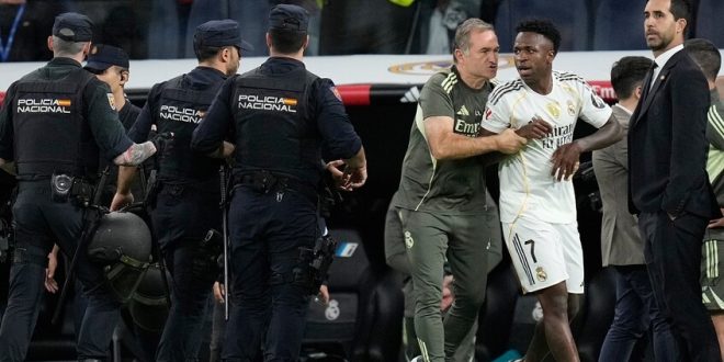Vinícius tenta di colpire Lamine Yamal dopo Real Madrid-Barcellona 2-1 1 Vinícius tenta di colpire Lamine Yamal dopo Real Madrid-Barcellona 2-1 nel Clasico 2025